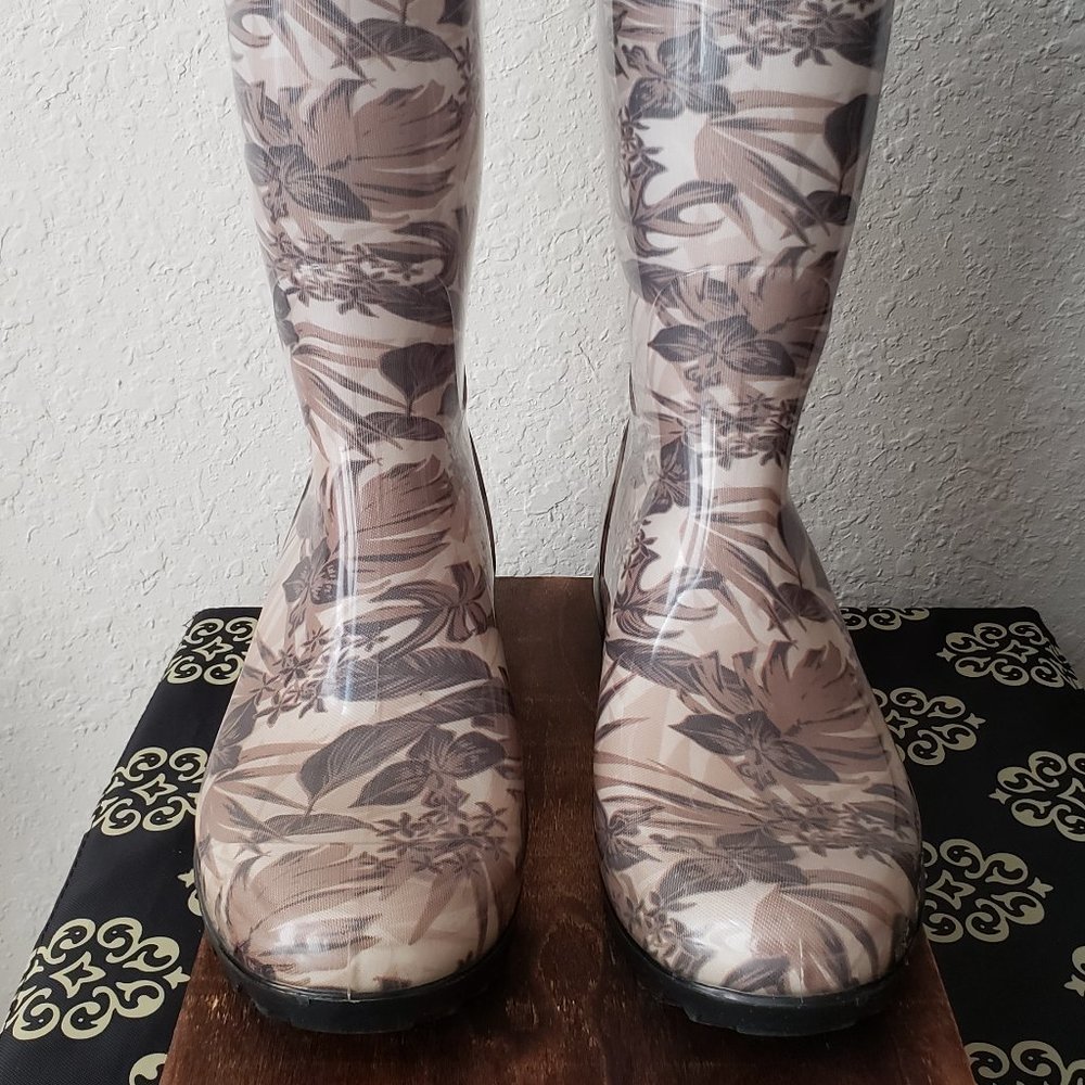 UGG Tropical flowers women rain boots. Size 7